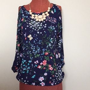 🦋Springy Floral Cold shoulder top 🌸